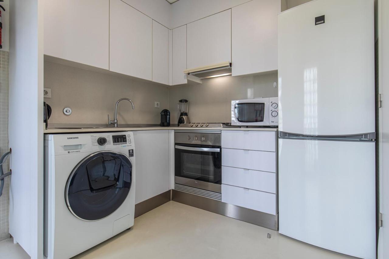 Bright & Comfy Flat In By Lovelystay * Lisbon