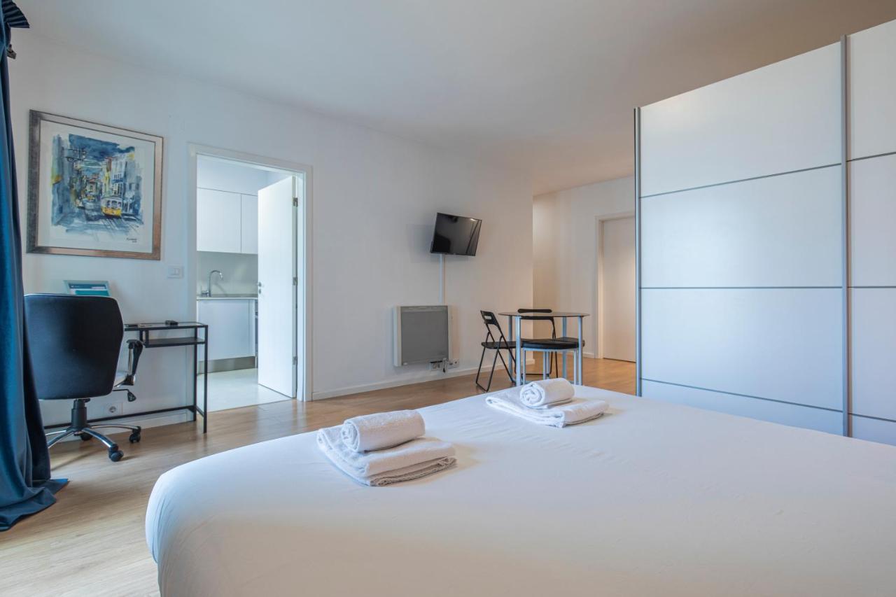 Bright & Comfy Flat In By Lovelystay Apartment Lisbon