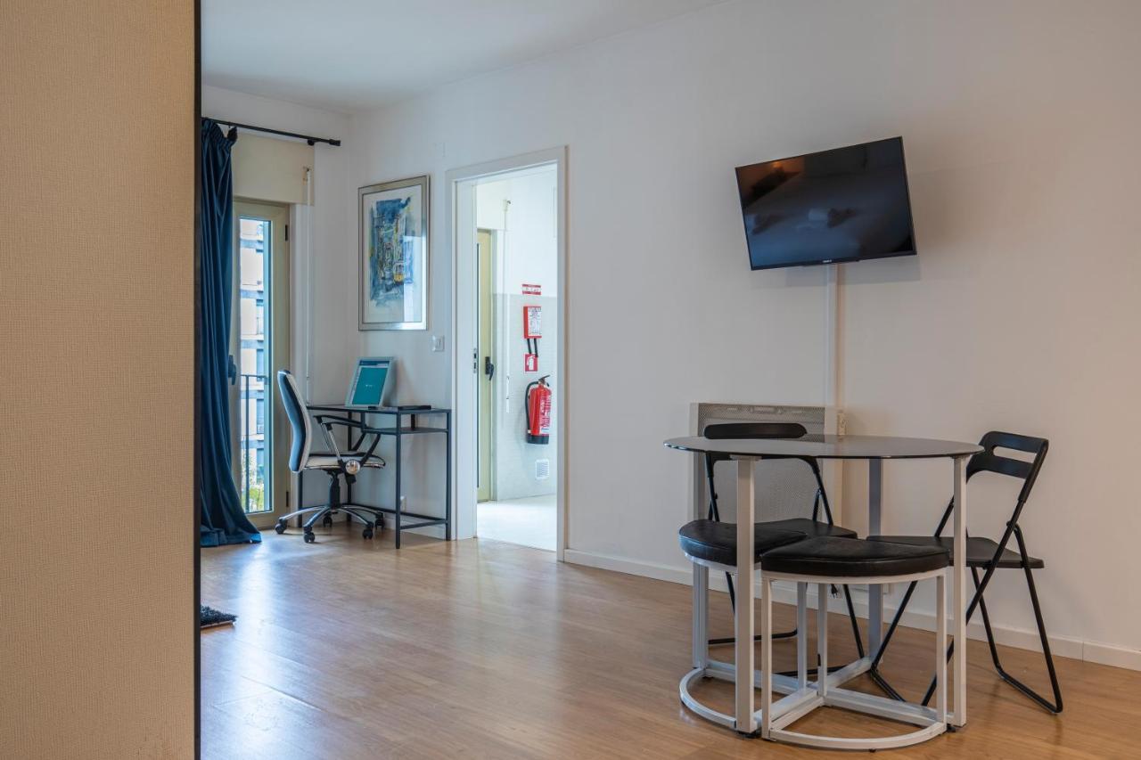 Bright & Comfy Flat In By Lovelystay *