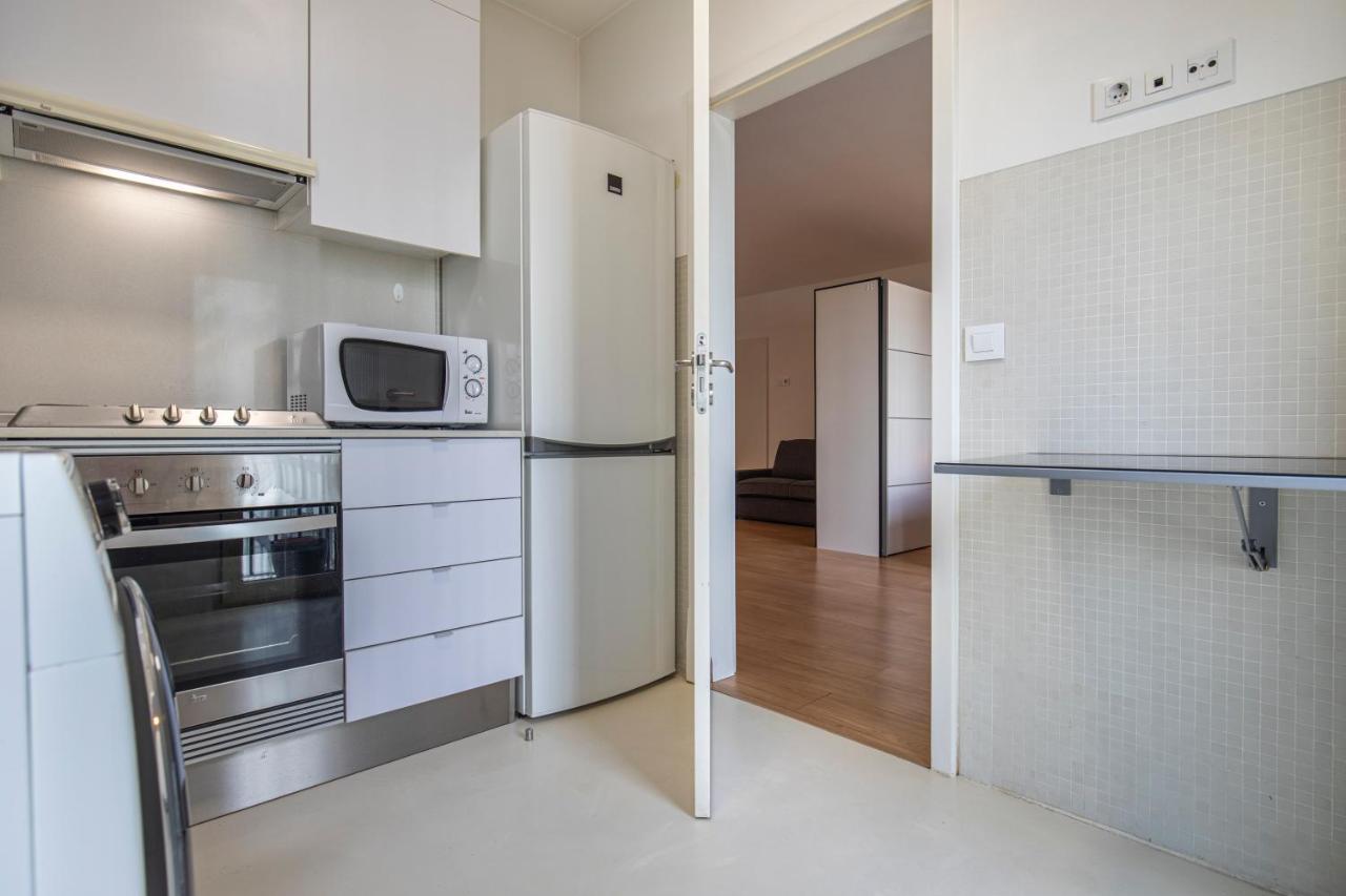 Bright & Comfy Flat In By Lovelystay Apartment Lisbon
