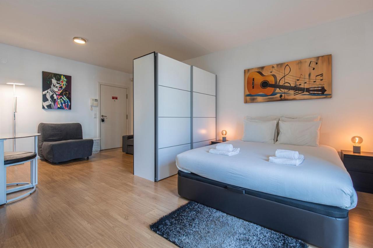 Bright & Comfy Flat In By Lovelystay Apartment Lisbon