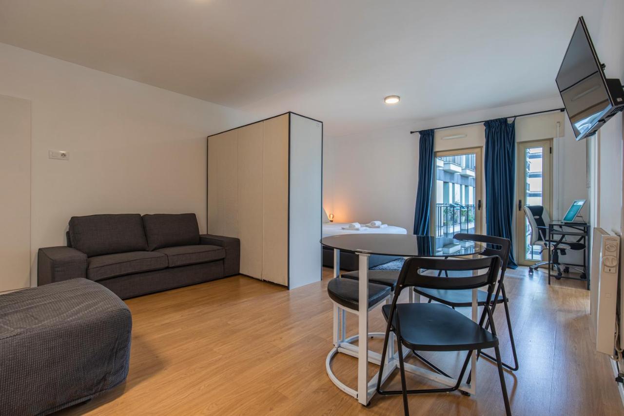 Bright & Comfy Flat In By Lovelystay Apartment *