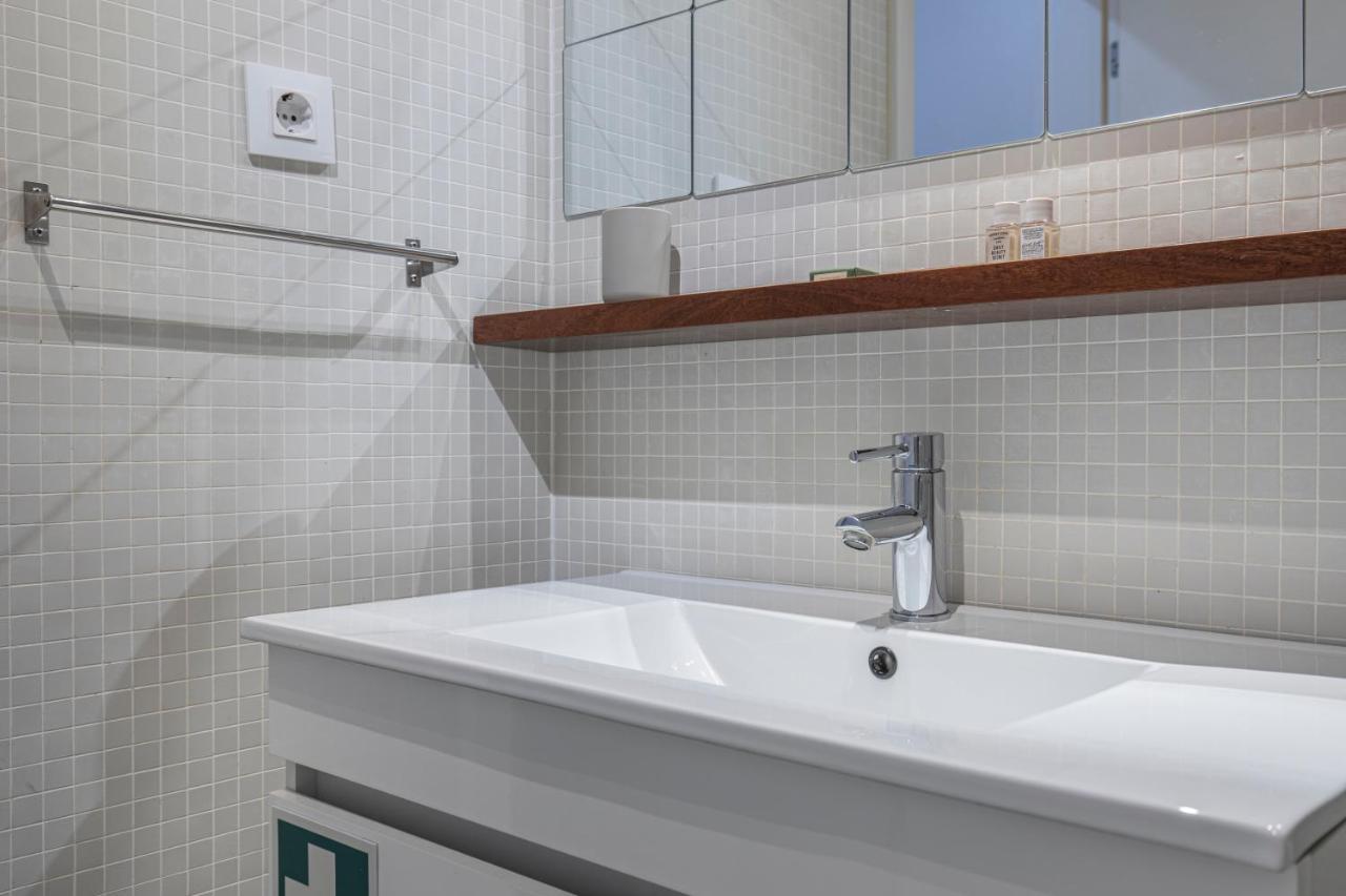 Bright & Comfy Flat In By Lovelystay * Lisbon